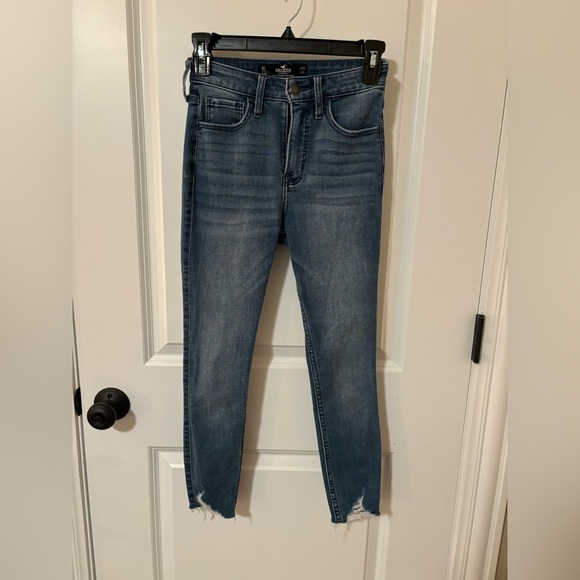 HOLLISTER High Rise Crop Super Skinny. Size 24. - Picture 5 of 8